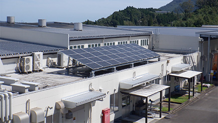 宮崎工場では、自家消費型太陽光発電システムを導入しました。
